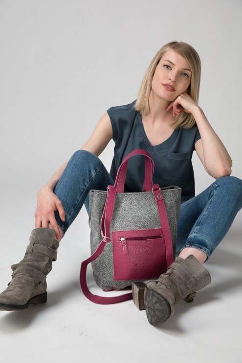 Shopper / Crossbody Tasche Designertasche aus Loden Stoff mit Leder Details grau fuchsia / pink