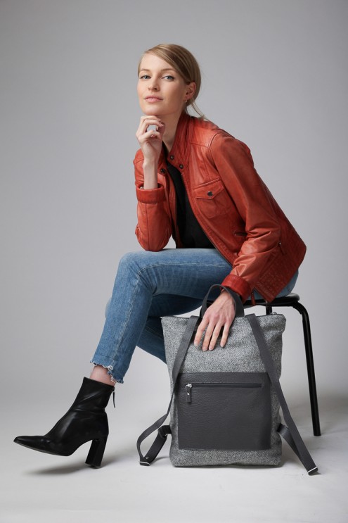 Rucksack für Damen aus Stoff, Lodenrucksack, nachhaltige Tasche aus Stoff, leichter Rucksack grau und rot