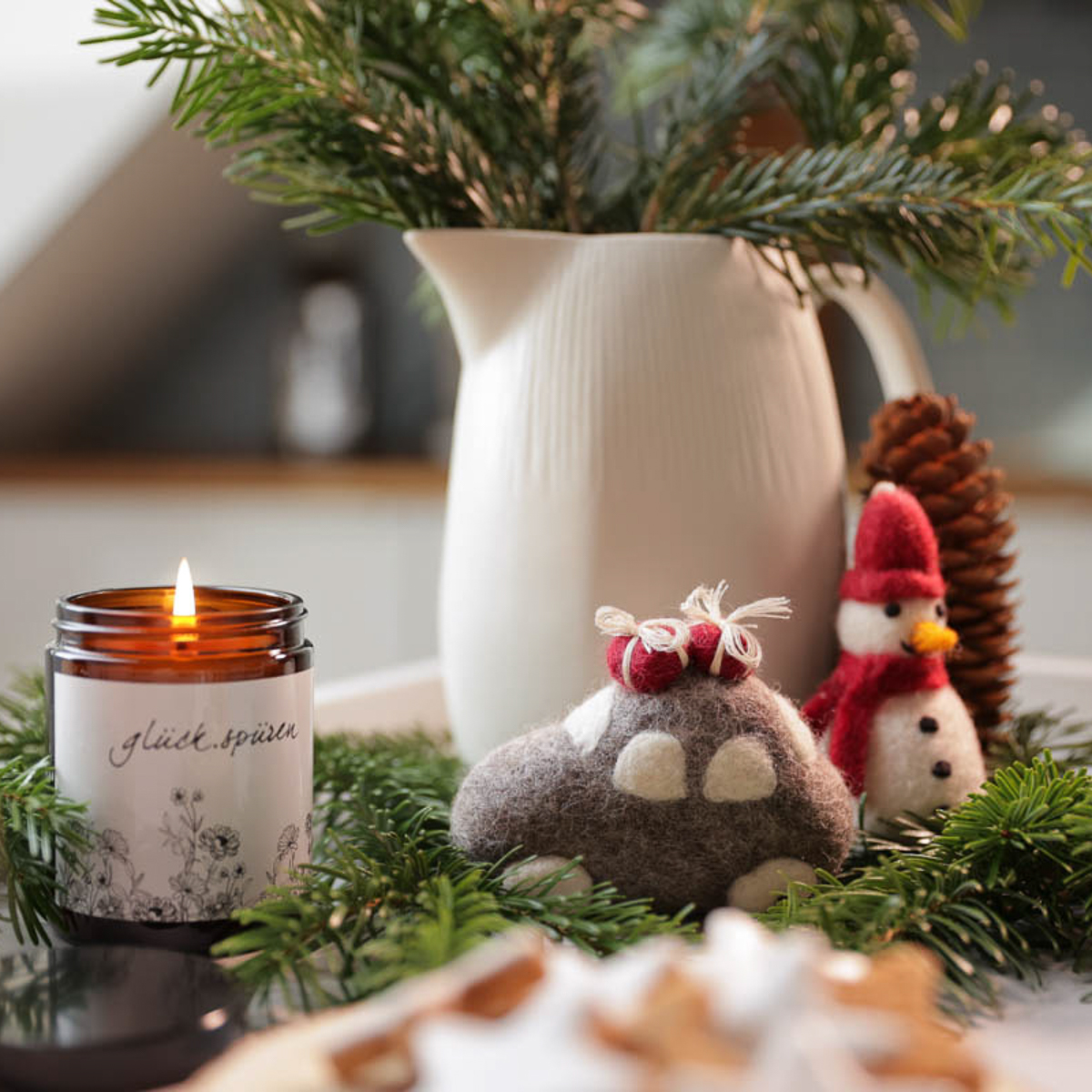 Kerze Glücksmomente, Bio-Bienenwachs Kerze, nachhaltige Deko für Weihnachten, Weihanchtsdeko, Schneemann handgefilzt
