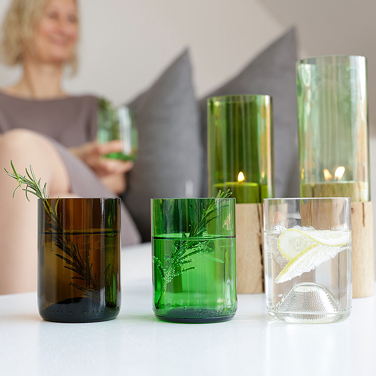 Upcycling Gläser aus alten Weinflaschen, Windlichter nachhaltig, Trinkgläser recycling, Produkte aus alten Flaschen