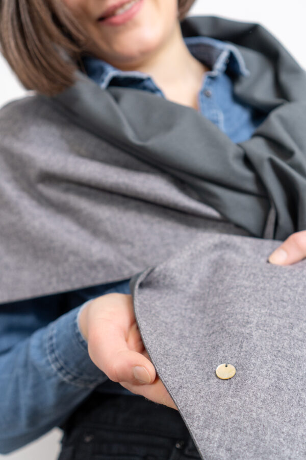 Lodentuch NELA grau – zeitloses Dreieckstuch aus Merinowolle