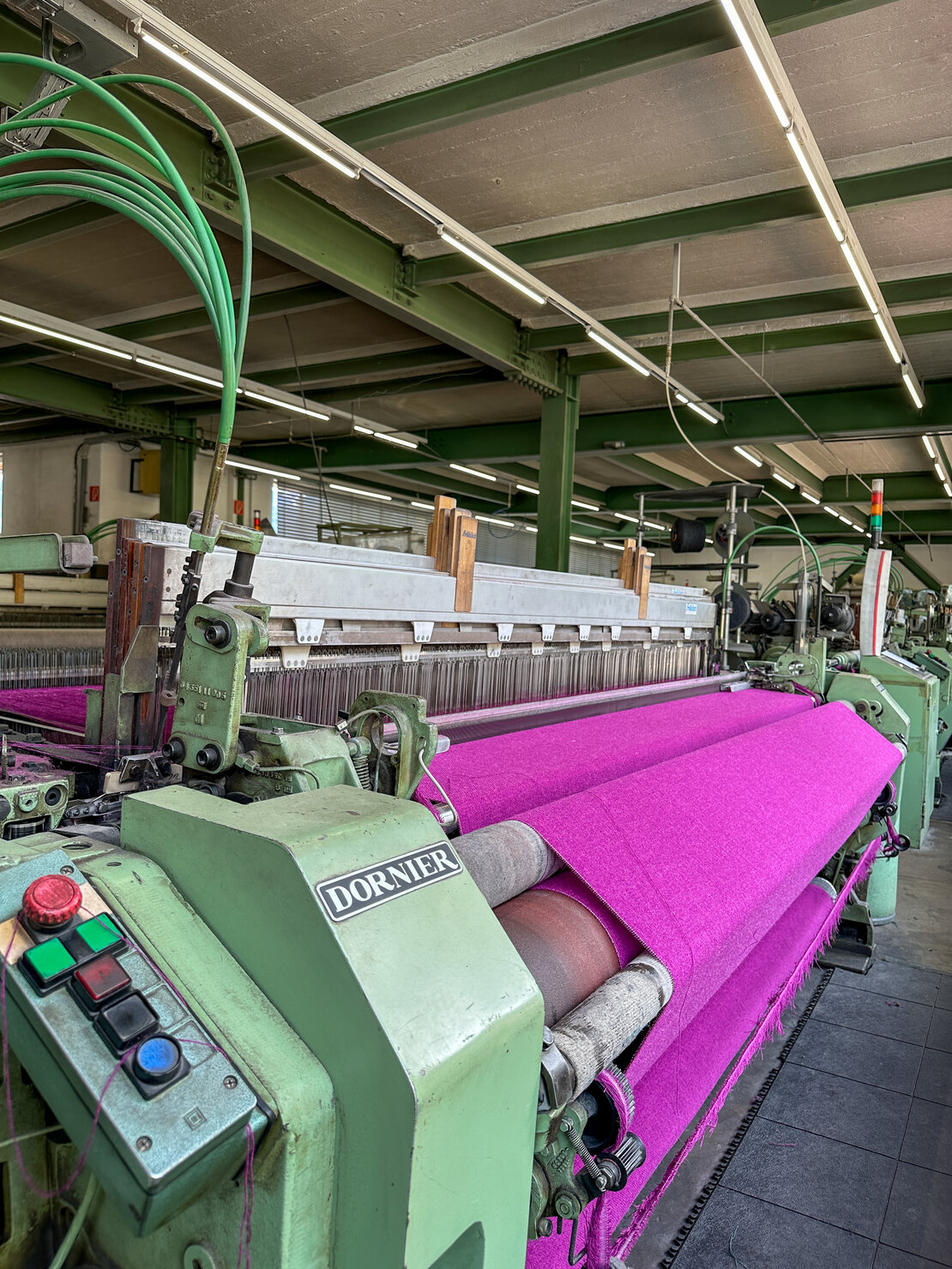 Lodentuch Produktion hochwertiges Material für Dreieckstuch aus Merinowolle