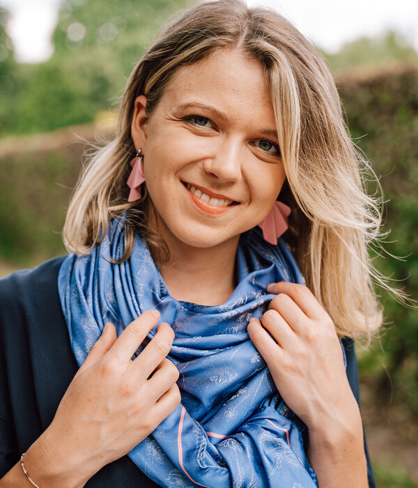 Leichtes Seidentuch aus Wien – luftig-leichter Poncho aus 100 % Seide für den Sommer von MONDSCHEIN Design