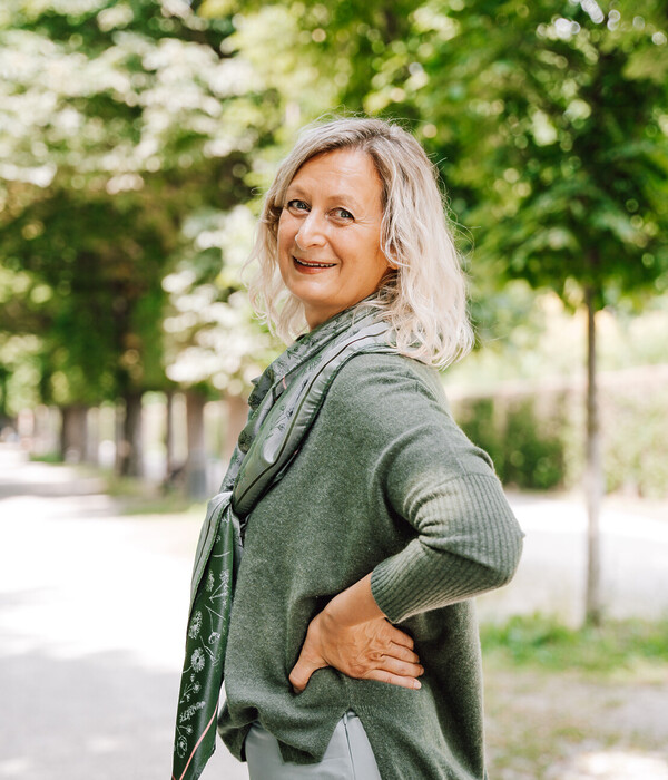 Seidentuch aus Wien – elegantes Accessoire aus österreichischer Jacquard-Seide, nachhaltig produziert von MONDSCHEIN Design