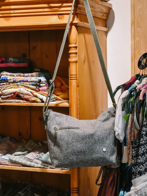 Kaufe unsere leichte Loden-Tasche Lotte in unser Partnerbetrieb - das dirndleck in Niederösterreich