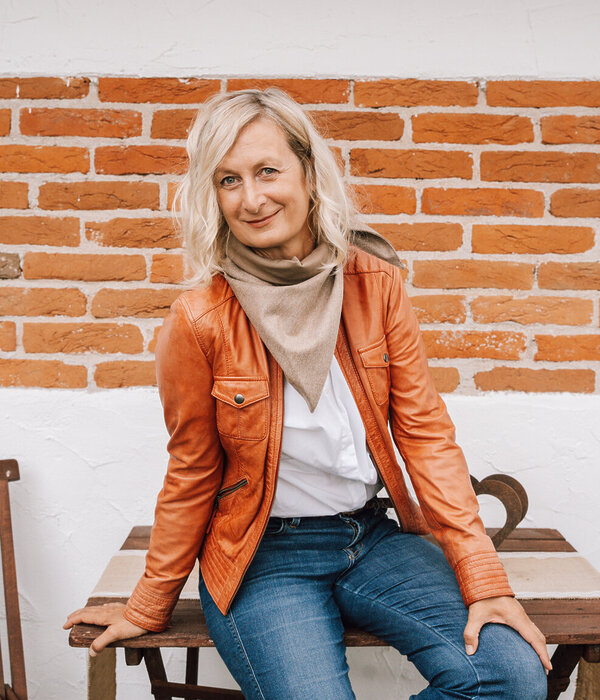 SARA Halstuch aus 100% Merinowolle – elegantes, kleines Lodentuch in Taupe, ideal als hochwertiges Geschenk für Damen