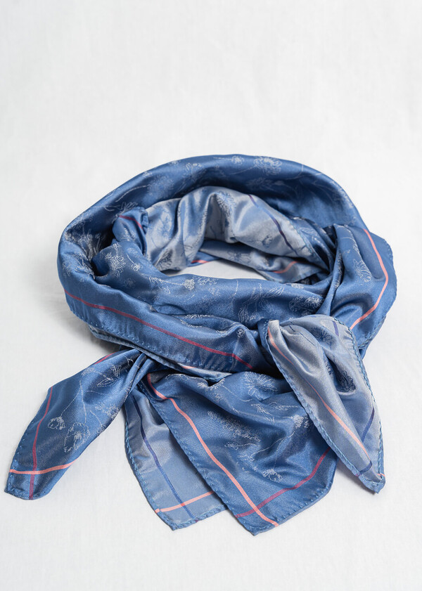 FLORA Jacquard Seidentuch in Blau – elegantes Accessoire aus feiner Seide