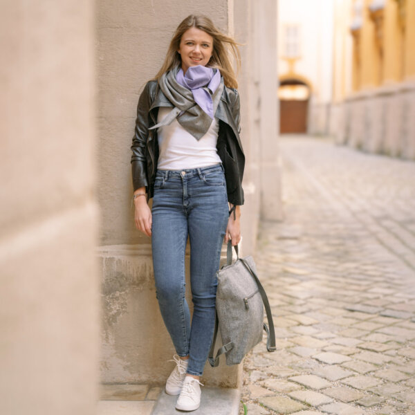 PAULA Dreieckstuch Schlutertuch Poncho in Grau-Violett – stilvoller Begleiter aus österreichischem Loden