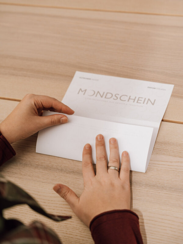 Geschenkgutschein von Mondschein – flexibel online einlösbar für hochwertige Accessoires und Papeterie.