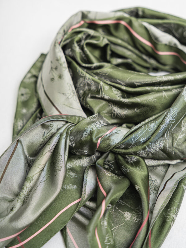 Hochwertiges Seidentuch FLORA in Grün – feines Jacquard-Design aus 100 % Seide - weich, leicht, hochwertiger Seidenschal