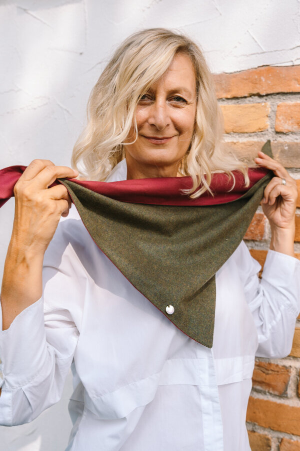 Lodenhalstuch PAULA in Rot-Grün – kleines Accessoire aus Merinowolle, warm, leicht, hochwertig - regional aus Österreich