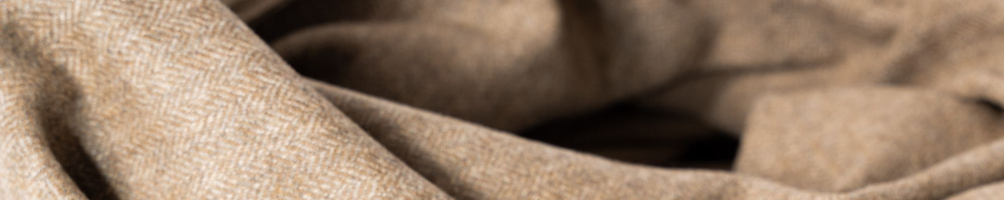 Mondschein Design Dreieckstuch aus Loden Banner